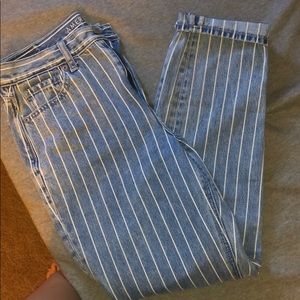 American Eagle mom jeans, never worn:)